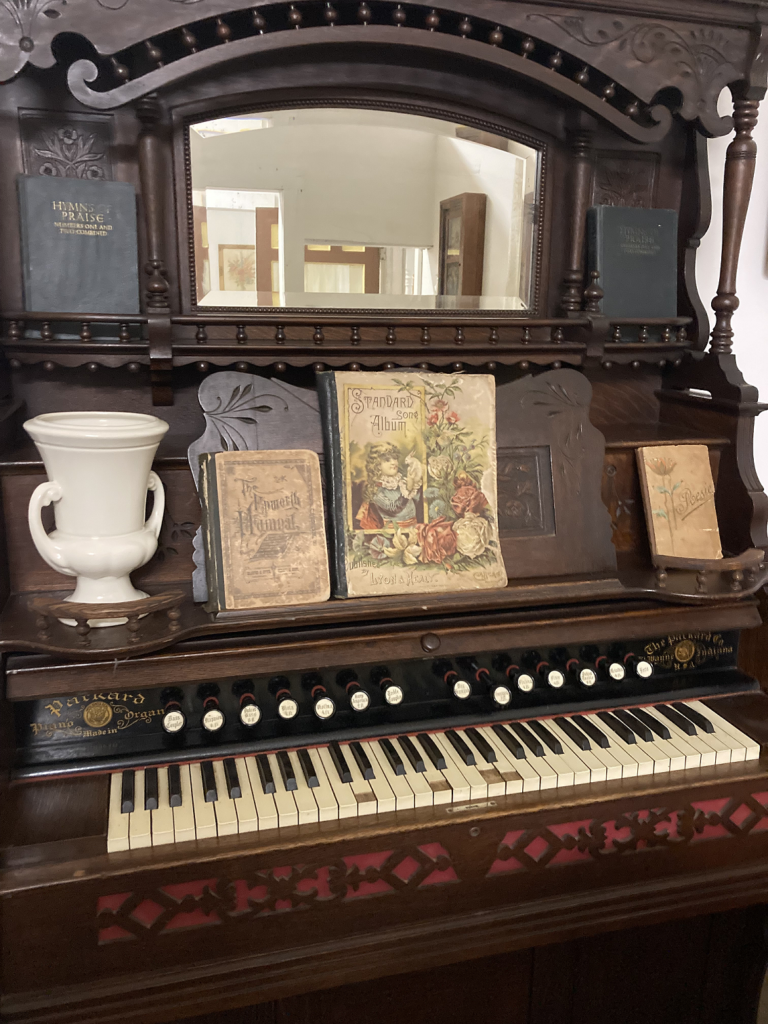 Parlor Pump Organ